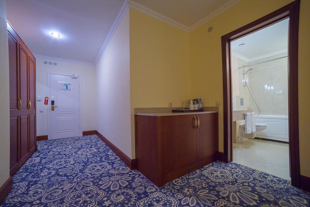 Ramada By Wyndham Almaty Hotel Luaran gambar