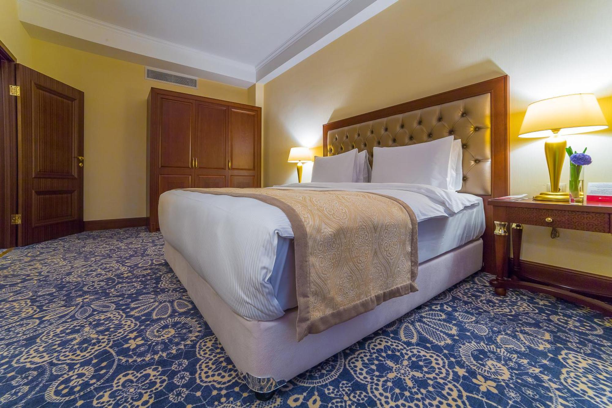 Ramada By Wyndham Almaty Hotel Luaran gambar