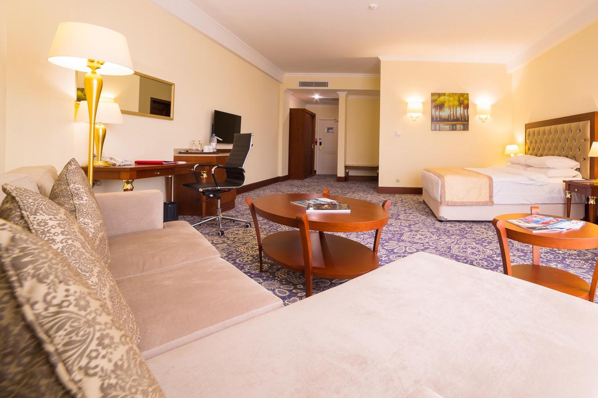 Ramada By Wyndham Almaty Hotel Luaran gambar