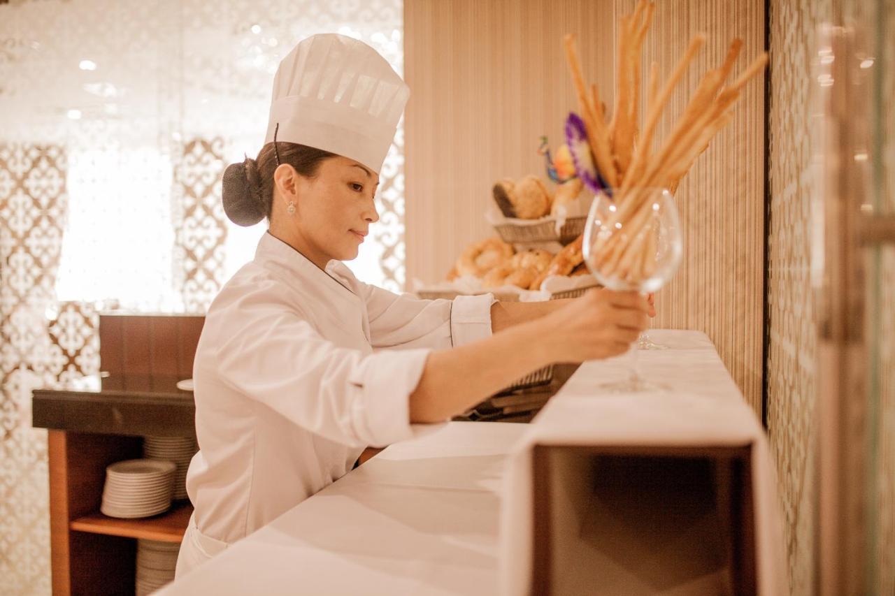 Ramada By Wyndham Almaty Hotel Luaran gambar